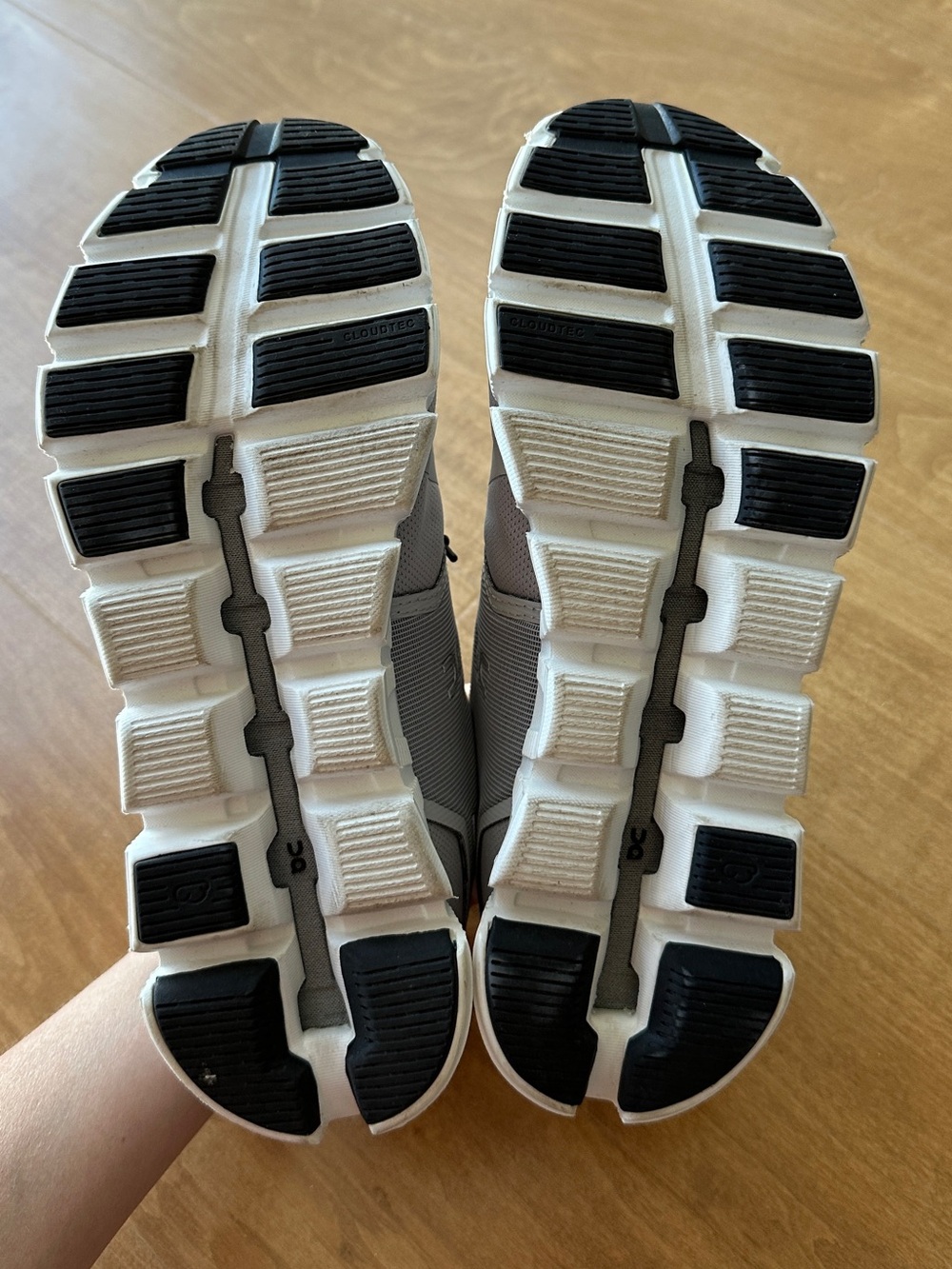 On Cloud 5 Women’s Waterproof Sneakers, Glacier/White, Size 8 - Picture 9 of 11